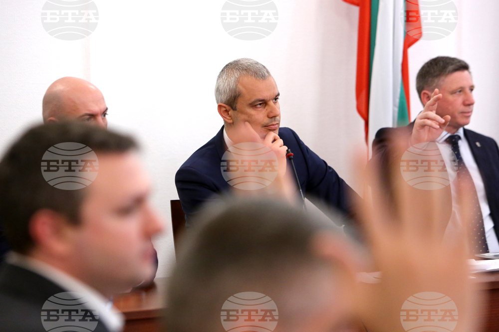 Парламент - Комисия по отбрана