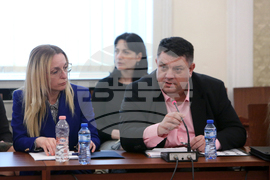 Парламент - Комисия по отбрана