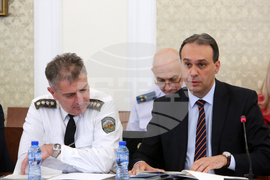 Парламент - Комисия по отбрана