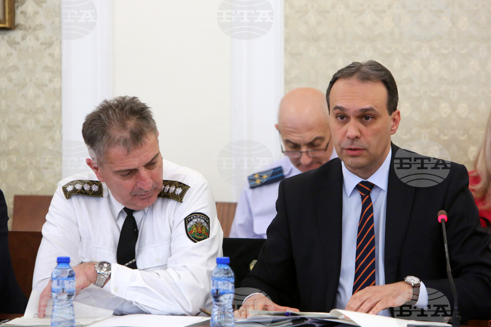 Парламент - Комисия по отбрана