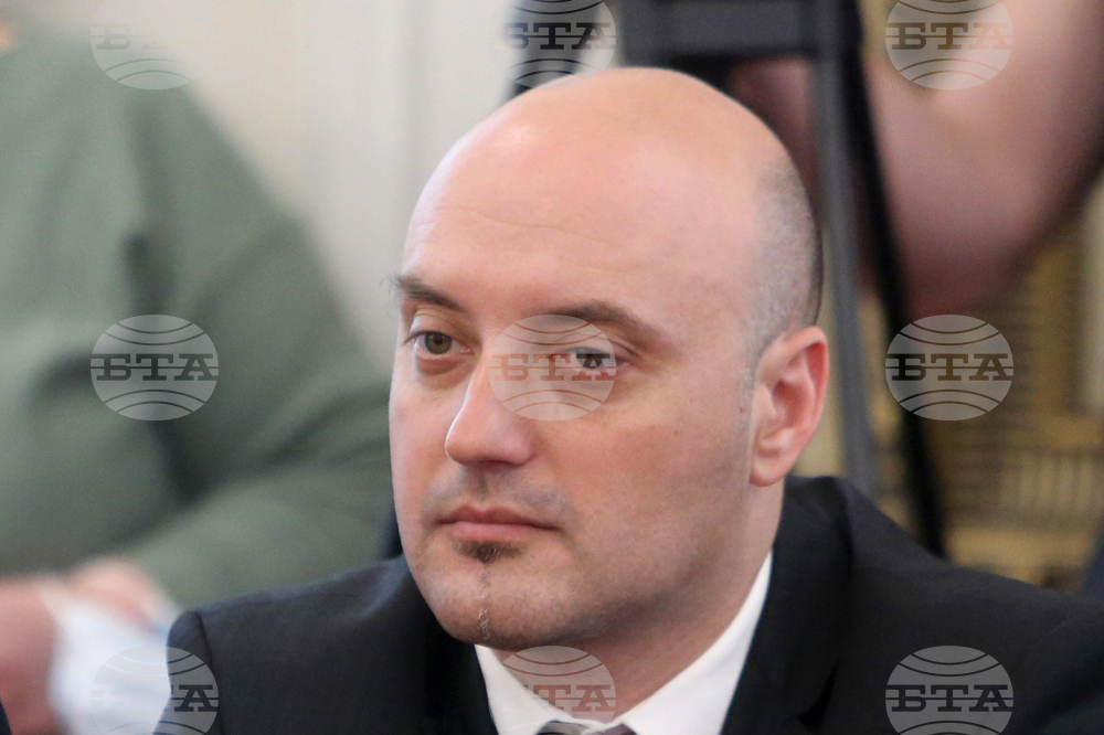 Парламент - Комисия по отбрана