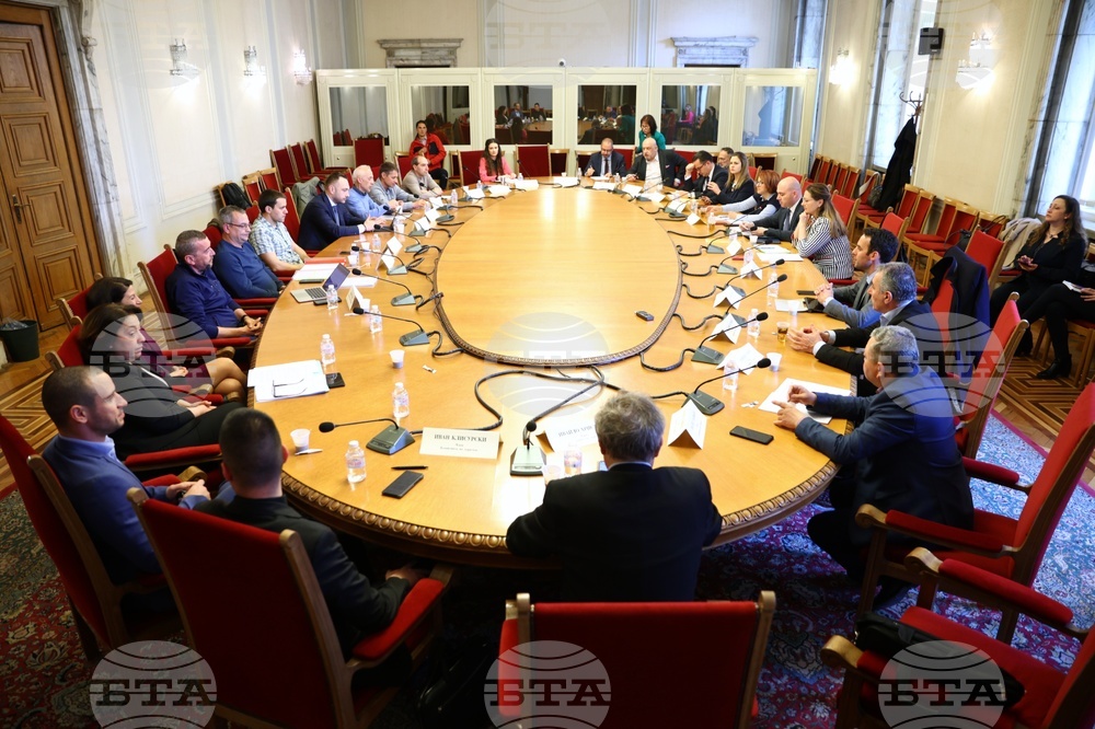 Парламент - Комисия по туризъм