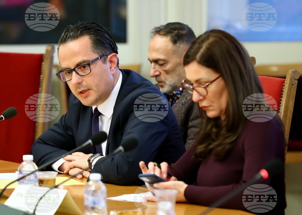 Парламент - Комисия по туризъм