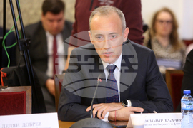 Парламент - Комисия по бюджет и финанси