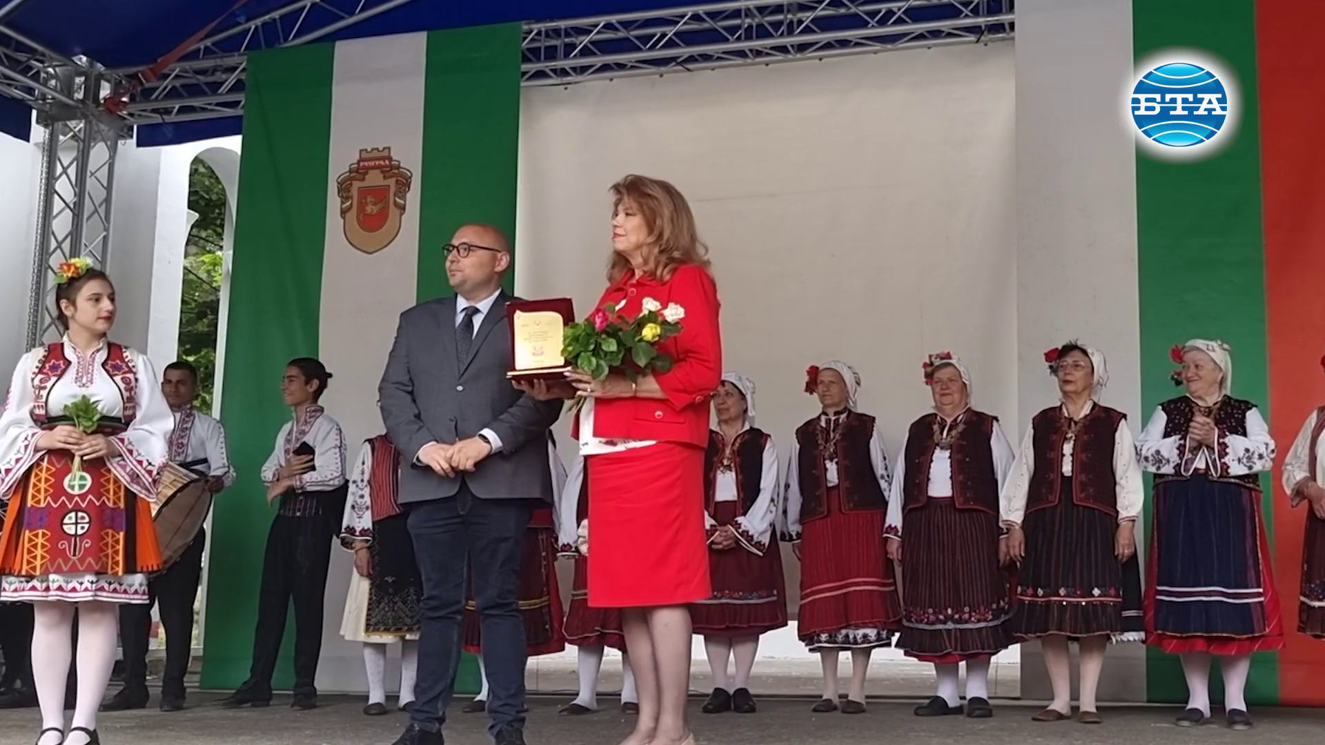 Вицепрезидентът Илияна Йотова откри третия регионален фестивал „Читалищата – живото наследство на България“ в Разград