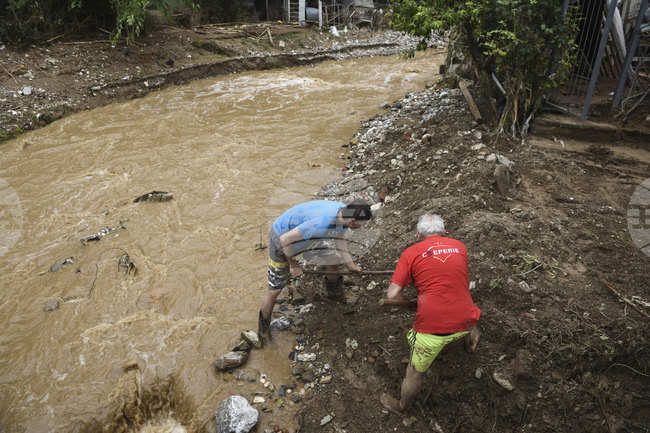 Лошото време в Егейско море продължава, пътищата на остров Миконос са затворени