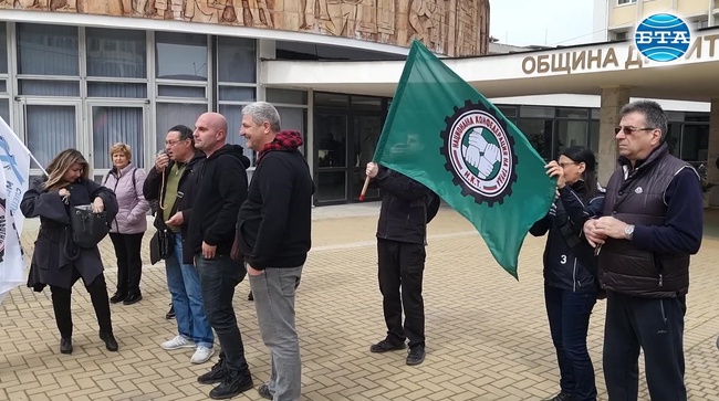 В Димитровград излязоха на протест срещу резкия скок на цената на водата от утре