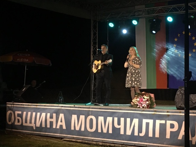 Музикалният фестивал „Нощта на Орфей“ за петнадесети път събра жители и гости на Момчилград в подножието на тракийското светилище край село Татул