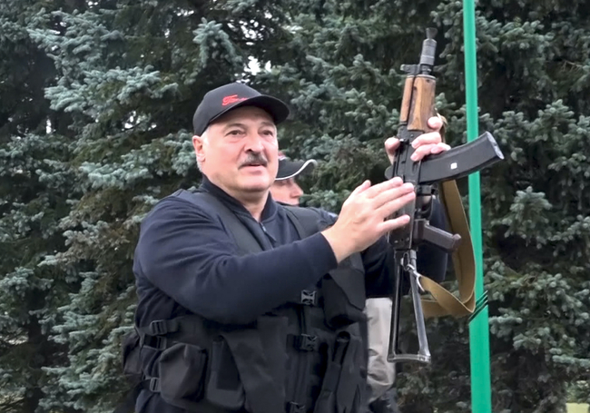 Путин благодари на Лукашенко за работата по ситуацията с ЧВК "Вагнер", съобщи пресслужбата на беларуския лидер