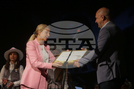 „Светилник – към светли бъднини вървим!“ - празничен концерт