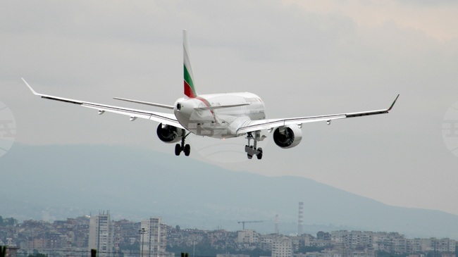 С два полета от Оман и Дубай се връщат днес още 290 български граждани, съобщи транспортното министерство