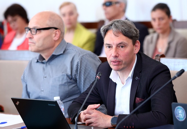 Проблемите, които срещат хората с увреждания, ТЕЛК и НЕЛК и темата за индивидуален подход бяха обсъдени на кръгла маса