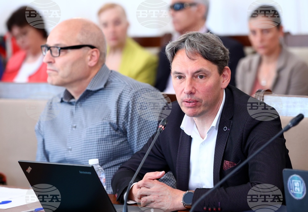 Народно събрание - кръгла маса