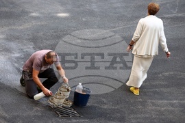 Народно събрание - полилеи - почистване