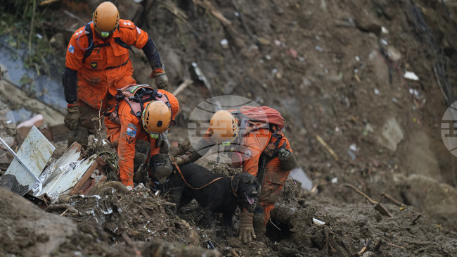 Най-малко шестима души загинаха и над 400 бяха ранени при преминаването на мощно торнадо през южния бразилски щат Парана