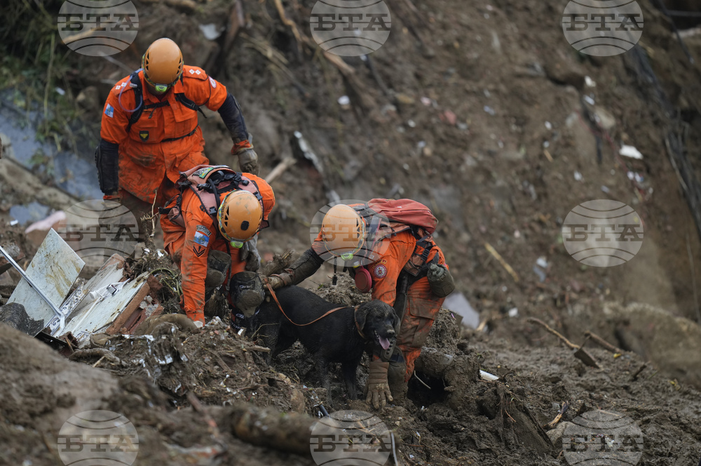 Най-малко шестима души загинаха и над 400 бяха ранени при преминаването на мощно торнадо през южния бразилски щат Парана