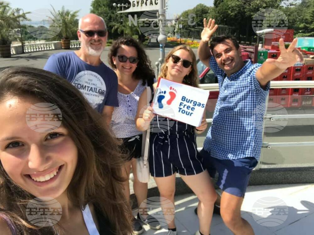 Student Volunteers Organize Free Sightseeing Tours of Burgas