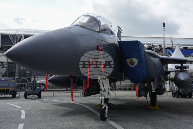 Един от пилотите на сваления над Иран американски изтребител Ф-15Е е бил спасен, предаде телевизия „Си Би Ес Нюз“