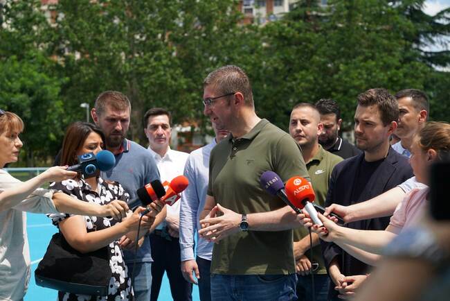 За председателя на ВМРО-ДПМНЕ разкритията на прокуратурата за нарушения при изграждане на паметниците в центъра на Скопие е "отричане на македонската идентичност"