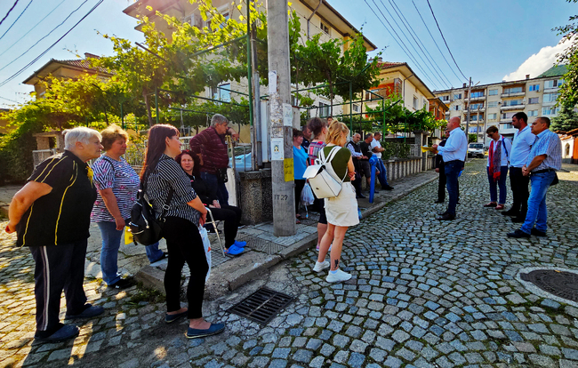 Община Сопот: Деян Дойнов се срещна с живущите на улица „8-ми март“ 
