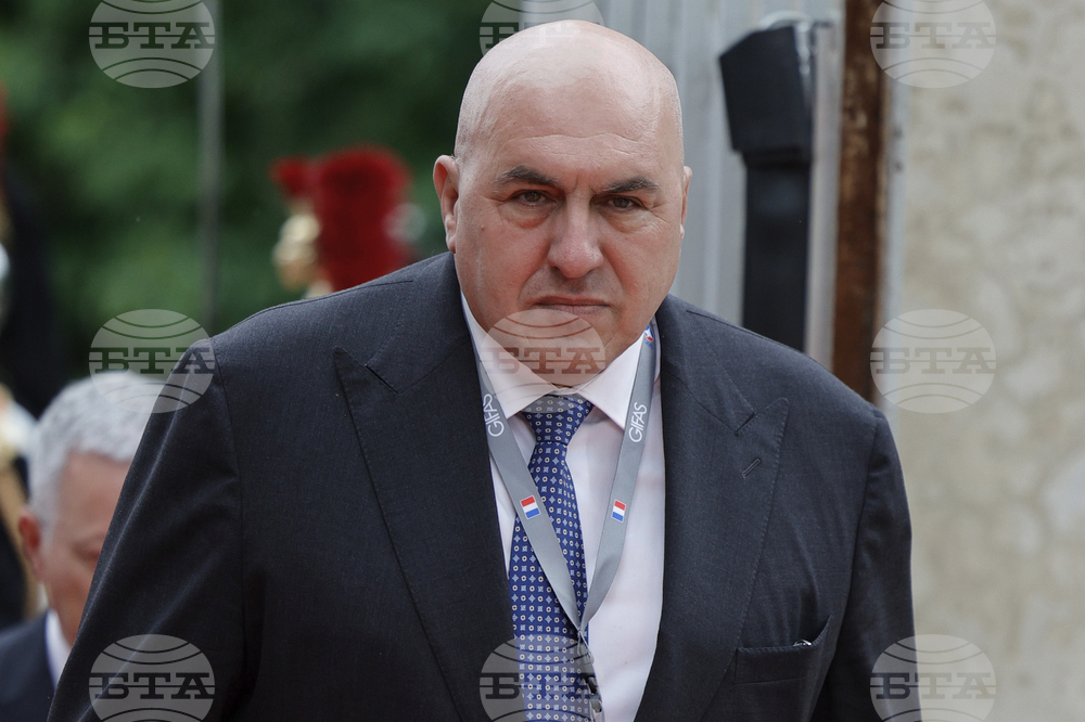 Министърът на отбраната на Италия е хоспитализиран със съмнения за перикардит