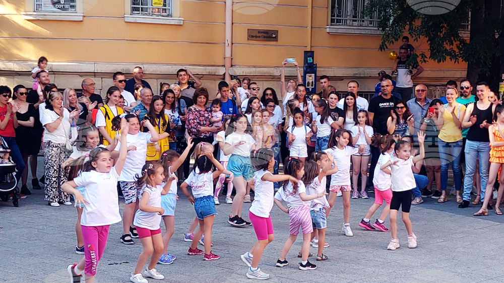 Плевен - фестивал - "Бъди активен, оцвети живота си!"