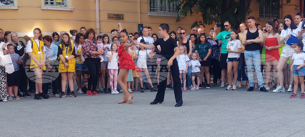 Плевен - фестивал - "Бъди активен, оцвети живота си!"