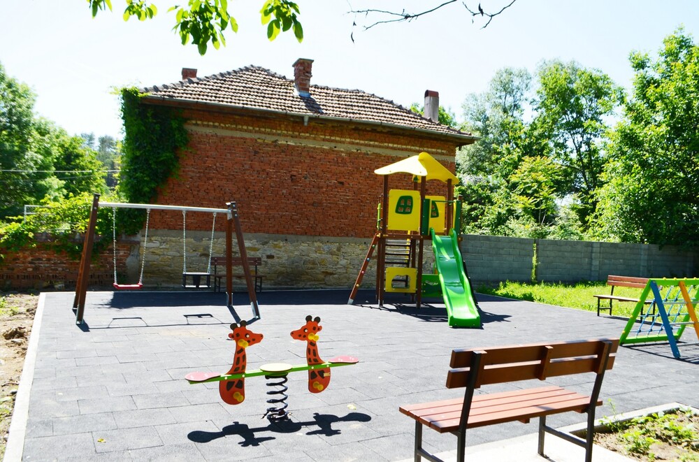 Община Свиленград: Благоустроена е зелената площ в центъра на село Пъстрогор