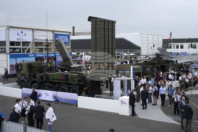 Европа трябва да изгради собствена система за противоракетна отбрана, водим преговори с няколко държави, заяви Зеленски