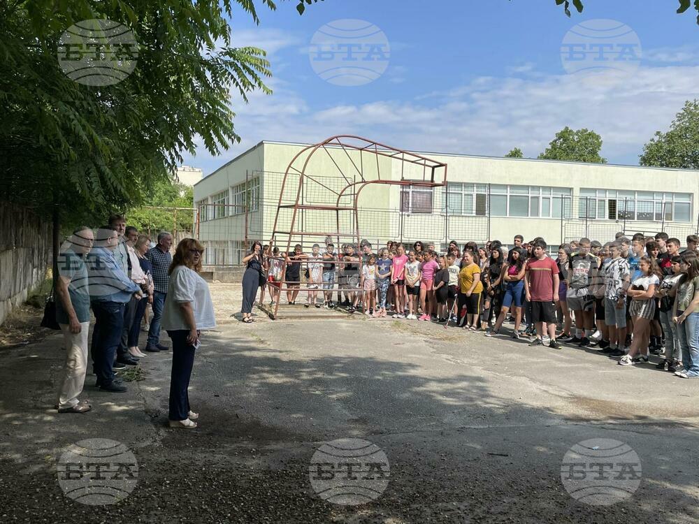 Започват строителни дейности по изграждането на ново спортно игрище в Средно училище „Цветан Радославов“ в Свищов