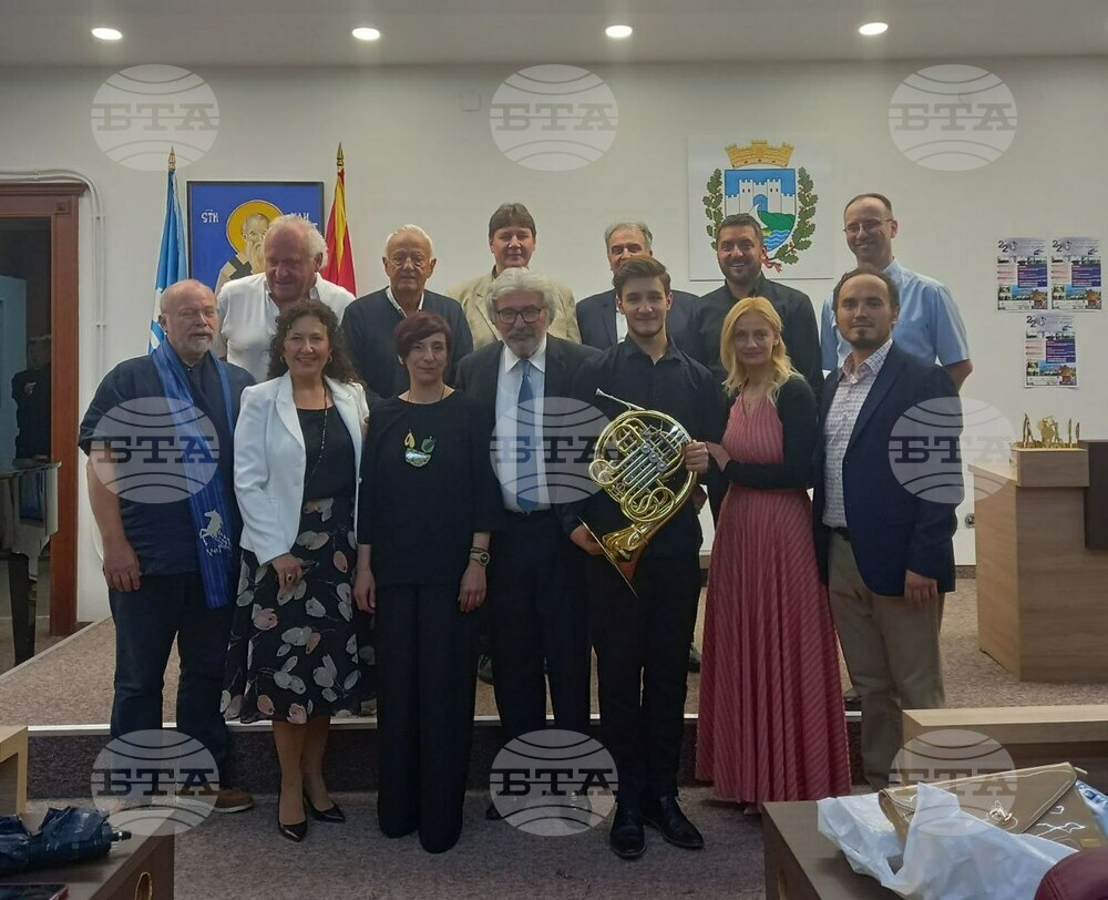 Българинът Виктор Теодосиев спечели "Гран при" на международния конкурс за класическа музика "Охридски перли"