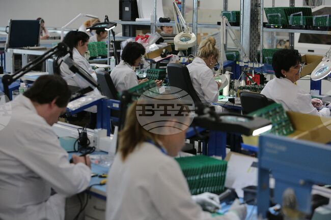 Bulgarian Companies Still Fall Short of Workplace Equality Standards, Report Shows