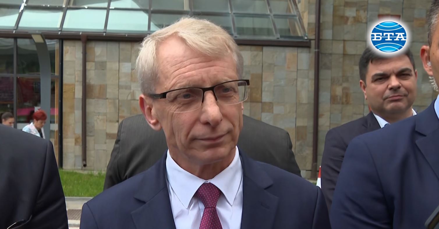 Премиерът Николай Денков каза, че вижда известно противоречие в изказването на президента Радев във връзка с помощта за Украйна