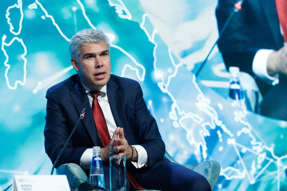 Владимир Малинов: Природният газ ще е едно от преходните горива за постигане на зелена икономика
