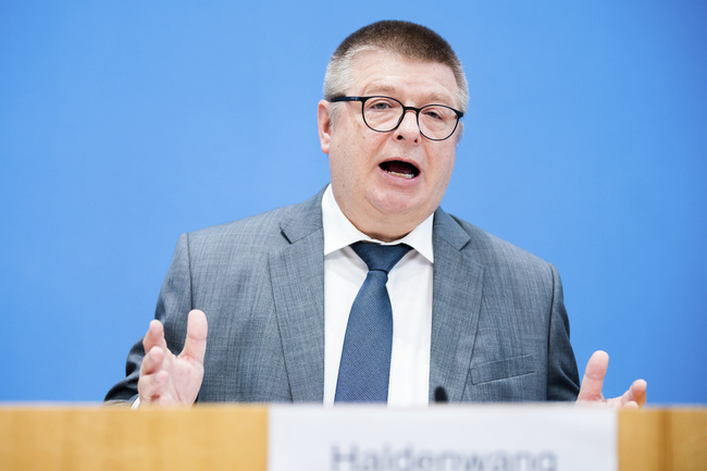 Русия купува шпиони, за да компенсира за изгонените си дипломати, заяви германската агенция за вътрешна сигурност
