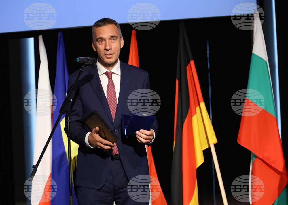 Бургас - конкурс - „Който спаси един човешки живот, спасява цяла вселена” - Димитър Николов