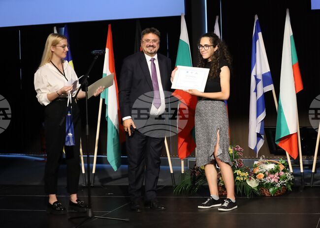 Бургас - конкурс - „Който спаси един човешки живот, спасява цяла вселена” - награди 