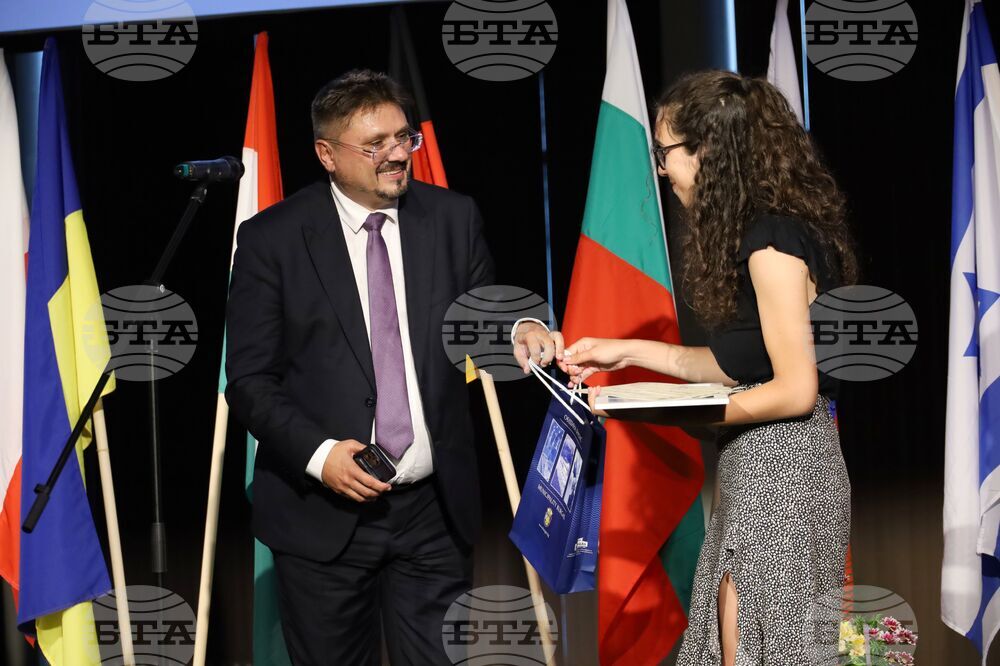 Бургас - конкурс - „Който спаси един човешки живот, спасява цяла вселена”- награди