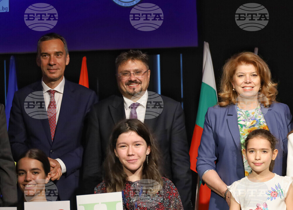 Бургас - конкурс - „Който спаси един човешки живот, спасява цяла вселена” - награди 