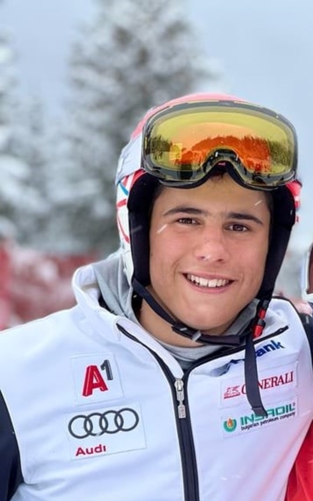 Tervel Zamfirov Wins Parallel Giant Slalom at Snowboarding Junior World Championship in Bansko