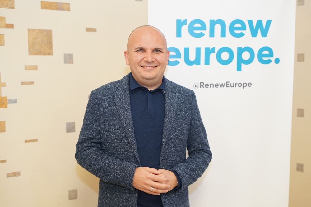 „Обнови Европа“ подкрепя европейското бъдеще на Северна Македония и осъжда атаките на анти-европейци срещу евродепутата Илхан Кючюк