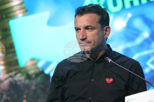 Съд в Албания продължи мярката "задържане под стража" на кмета на Тирана Ерион Велиай, обвинен в пасивна корупция и пране на пари