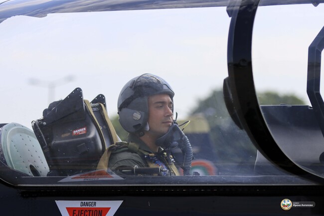 ВВС: Лейтенант стана най-младият летец-инструктор в 12-та авиационна база