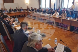 Парламент - Комисия по правни въпроси