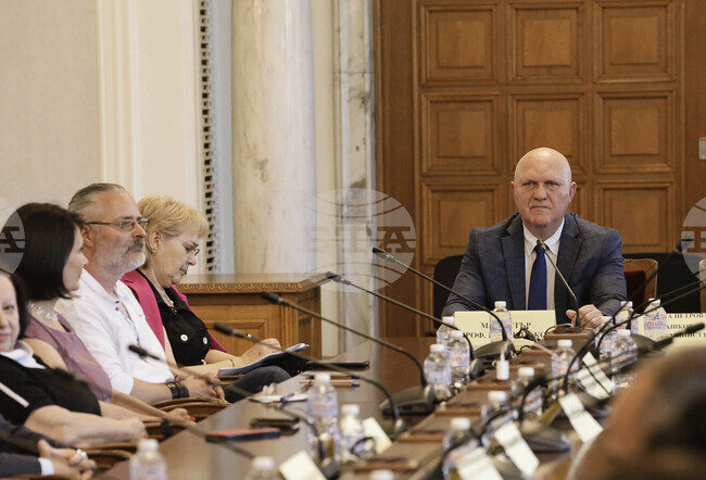 Парламент - Комисия по образованието и науката