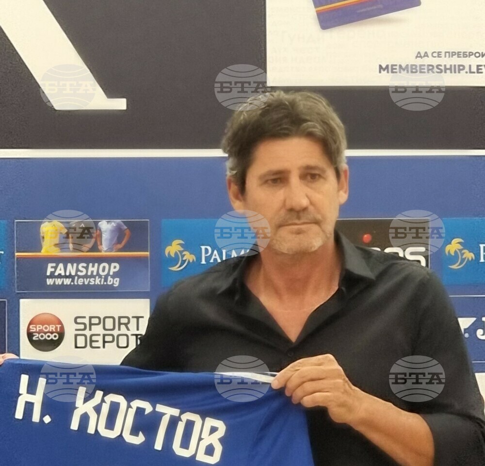Даниел Боримиров при представянето на новия старши треньор Николай Костов: "Левски ще преследва титлата"