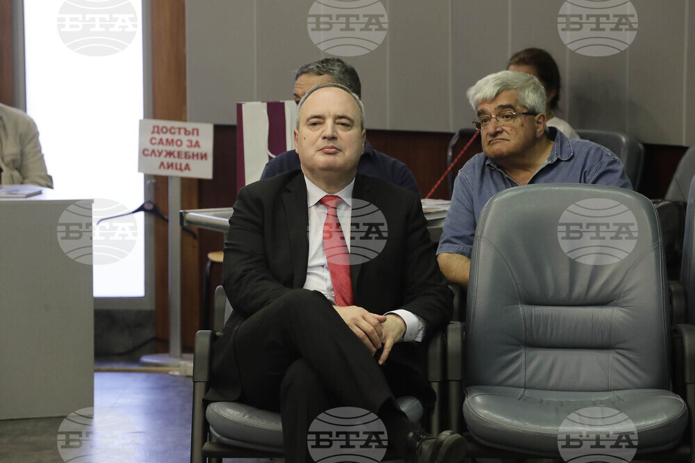 Софийски университет - „Кредната еволюция на остров Ливингстън, Антарктика" - книга - представяне - Анастас Герджиков