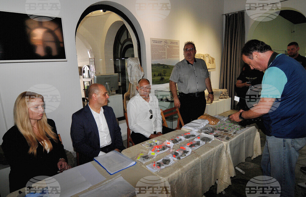 Бургас - Археологически музей - предаване на старинни монети