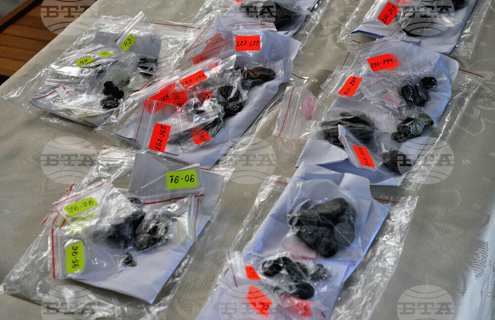 Бургас - Археологически музей - предаване на старинни монети