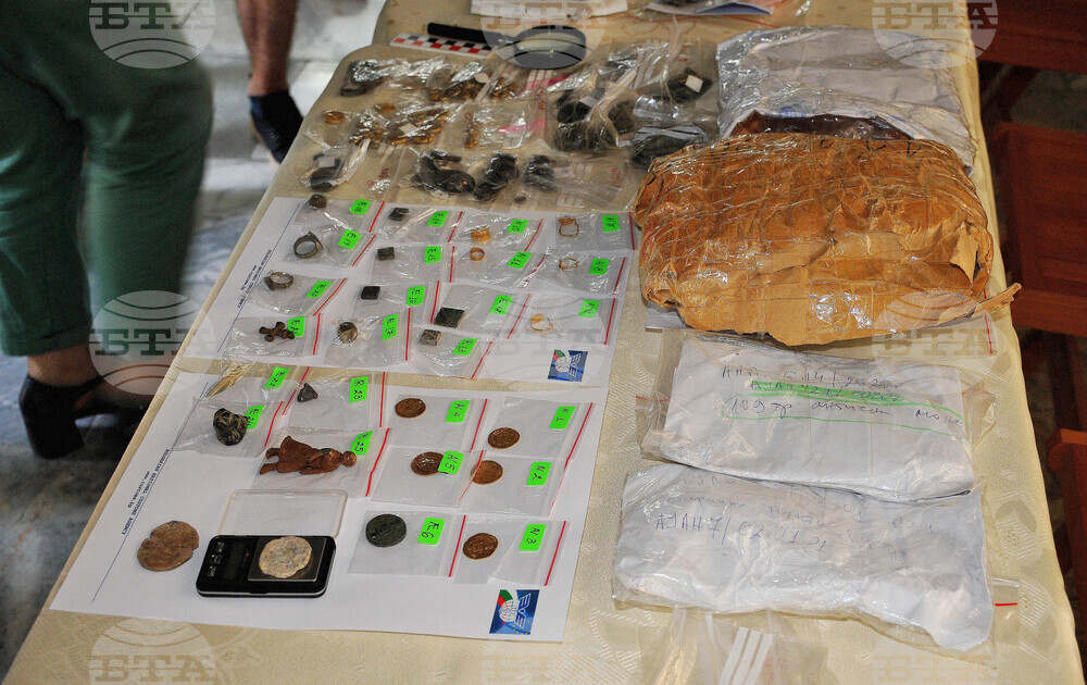 Бургас - Археологически музей - предаване на старинни монети